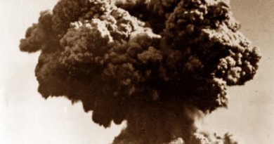 Atomic bomb detonated off Western Australia as part of Operation Hurricane test blast, 3 October 1952.