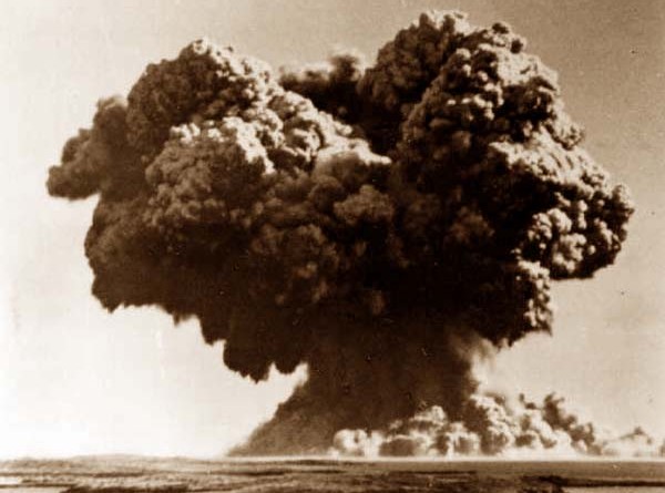 Atomic bomb detonated off Western Australia as part of Operation Hurricane test blast, 3 October 1952.