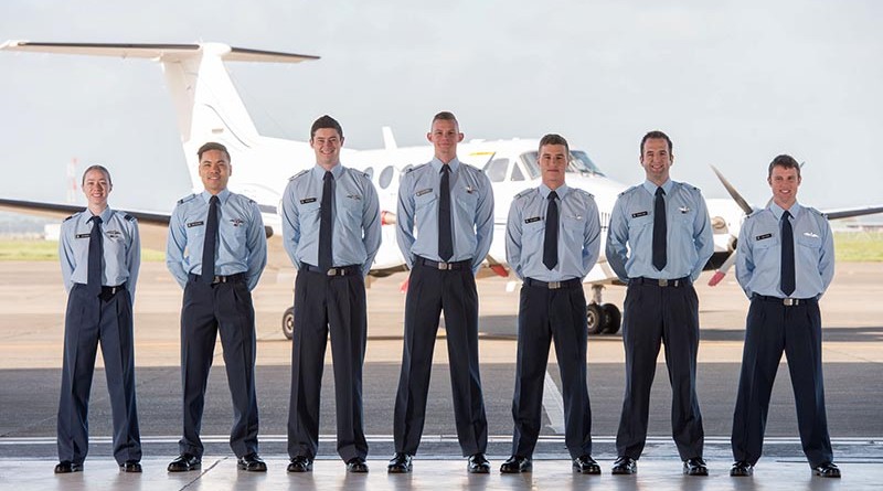 Left to Right: FLTLT Alex Borlase, PLTOFFs Chris Fon-Lowe, Tristan Nysse, Alastair Brown, Max Longdill, Andrew Sunde, James Patrick. NZDF photo.