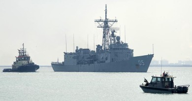 HMAS Melbourne arrives at the naval support in Bahrain for replenishment for her voyage home. Photo by corporal Mark Doran.