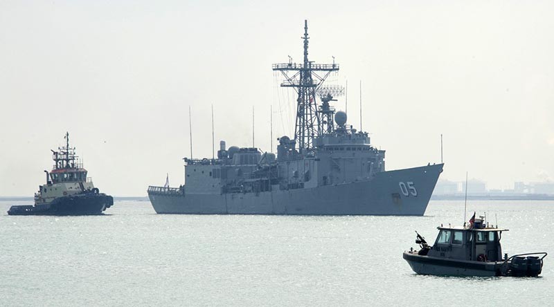 HMAS Melbourne arrives at the naval support in Bahrain for replenishment for her voyage home. Photo by corporal Mark Doran.