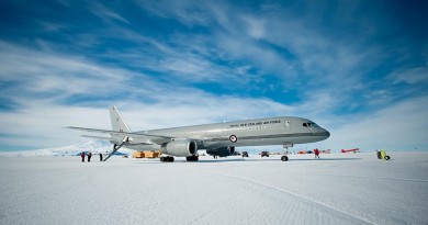 RNZAF Boeing lands at Pegasus Airfield on the Ross Ice Shelf during it's maiden flight to Antarctica. NZDF photo