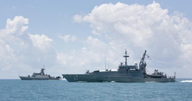 Armidale Class Patrol Boat HMAS Wollongong sails in-company with Indonesian Naval vessel KRI Samapri, before entering Darwin Harbour on conclusion of Exercise Cassowary. Photo by Able Seaman Kayla Hayes
