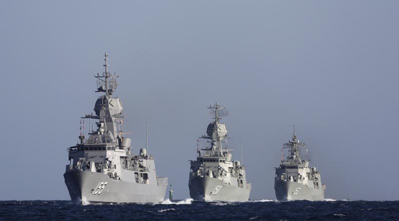 Anzac-class frigates HMAS Ballarat (155), HMAS Anzac (150) and HMAS Stuart (153) transit through Cockburn Sound in Western Australia on the way to Fleet Base West. Photo by Chief Petty Officer Damian Pawlenko