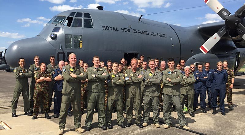 The 40 Squadron contingent in front of the C-130 Hercules, with support personnel in the back (maintenance, mission planning team, observers, intelligence, and air load team).