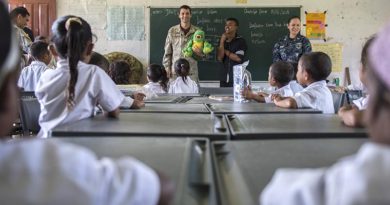 GLENO, Timor Leste (June 15, 2016) Cpl. Anatoliy Derepa, a member of the New Zealand Defense Force, and a native of Wellington, New Zealand, assigned to USNS Mercy (T-AH 19), educates local Timorese children at the Dona Ana Lemos Escuela elementary school on basic oral hygiene during a Pacific Partnership 2016 health outreach event. (U.S. Navy photo by Mass Communication Specialist 2nd Class William Cousins/Released)