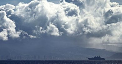 HMAS Canberra makes her final approach to Pearl Harbour, Hawaii ahead of Exercise Rim of the Pacific (RIMPAC) 2016. Photo by Able Seaman Steven Thomson