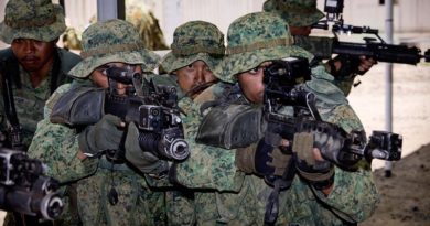 Singapore Army soldiers demonstrate urban assault techniques at the Shoalwater Bay training area. Photo by Corporal David Cotton.