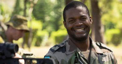 A French Armed Forces New Caledonian soldier takes part in a weapons familiarisation exercise during Exercise Croix du Sud 2016 at Plum Barracks, New Caledonia. Photo by Corporal David Said.