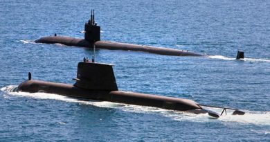 USS Albuquerque accompanied by Collins-class submarine HMAS Rankin (front) off Western Australia. Photo by Able Seaman Julianne Cropley.