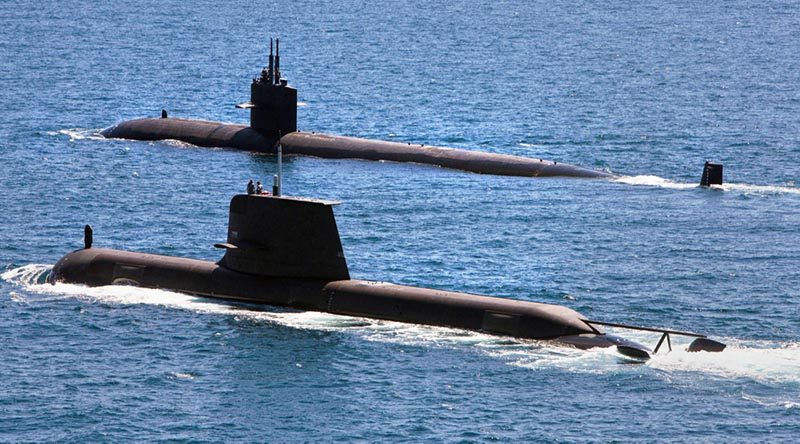 USS Albuquerque accompanied by Collins-class submarine HMAS Rankin (front) off Western Australia. Photo by Able Seaman Julianne Cropley.