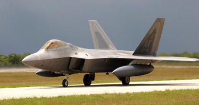 A USAF F-22 taxis at RAAF Base Tindal. Photo by Terry Hartin.