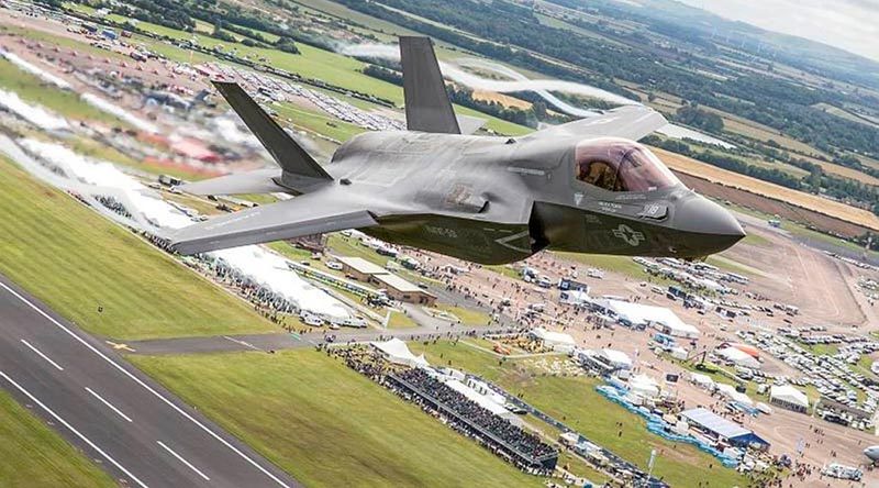 A USMC F35B performs a fly past of crowds at RAF Fairdord on Friday 8th July 2016 during the Royal International Air Tattoo. Crown Copyright 2016. Photo by SAC Tim Laurence.