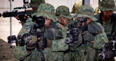 Singapore Army soldiers demonstrate urban assault techniques at the Shoalwater Bay training area, Queensland, during Exercise Trident in November 2014.