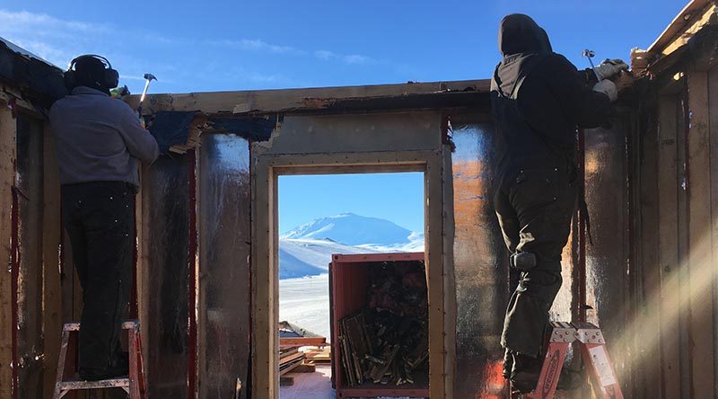 NZ Army engineers dismantle a building in Antarctica. NZDF photo.