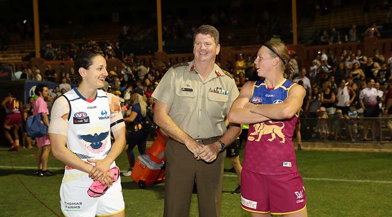 Major General Gus McLachlan meets AFLW players Private Heather Anderson from the Adelaide Crows and Private Kate Lutkins from the Brisbane Lions after their 2017 AFLW Round 5 match on 4 March in Adelaide. Photo by AFL Media.