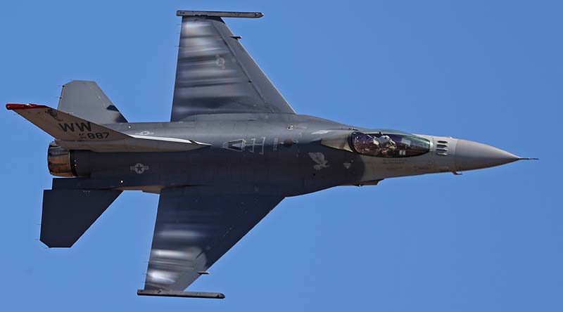 A US Air Force F-16 Viper part of the F-16 demonstration team from Misawa Air Base, Japan, at the Australian International Airshow, 2017. Photo by Daniel McIntosh.