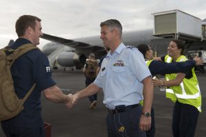 Air Commodore Darryn Webb farewells members of a 30-member contingent leaving RNZAF Base Whenuapai on a trip that will take them to the Middle East to support New Zealand, Australian, and coalition operations. NZDF photo.