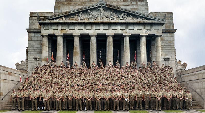 Members of the 4th Brigade Australian Army at the Shrine of Remembrance in Melbourne on Anzac Day 2017. Photo by Signalman Kenneth Wu.