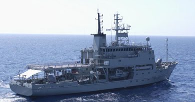 HMAS Melville. Photo by Petty Officer Kev Bristow.