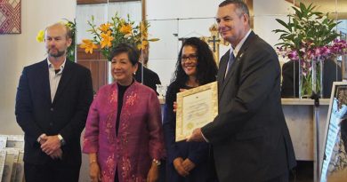 Major Paul Rosenzweig (ret’d), right, receives a Philippines diplomatic relations award from the Philippine Ambassador to Australia (second from left). Image supplied by Philippine Embassy, Canberra