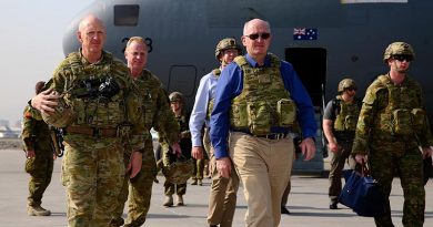 Governor General Sir Peter Cosgrove and Commander of Joint Task Force 633 Major General John Frewen (left). Photo by Corporal Max Bree.
