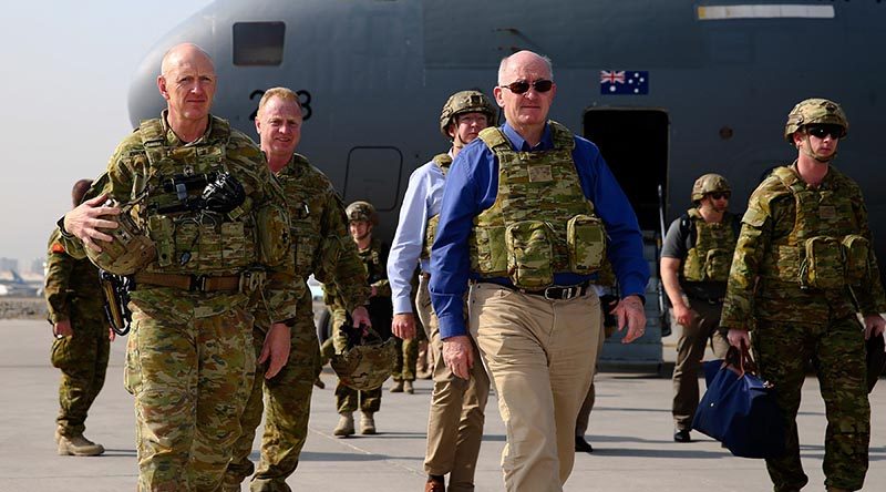 Governor General Sir Peter Cosgrove and Commander of Joint Task Force 633 Major General John Frewen (left). Photo by Corporal Max Bree.