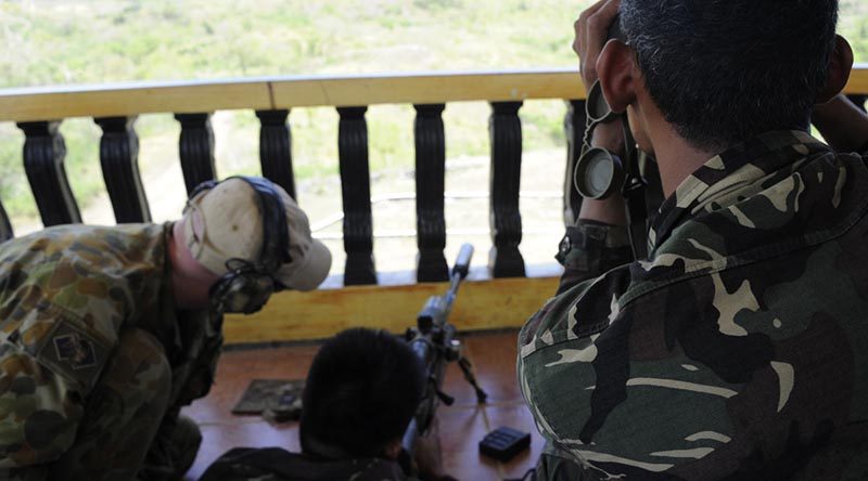 Philippine soldiers receive marksmanship training from an Australian 2nd Commando Regiment soldier at Fort Magsaysay, Philippines, during Exercise Balikatan 2014. Photo by Sergeant Robert Hack.