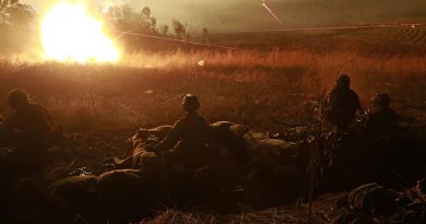 Australian Army soldiers detonate an M18A1 Claymore anti-personnel weapon during a 7th Brigade combined-arms training activity in Shoalwater Bay. Photo by Leading Seaman Jayson Tufrey.