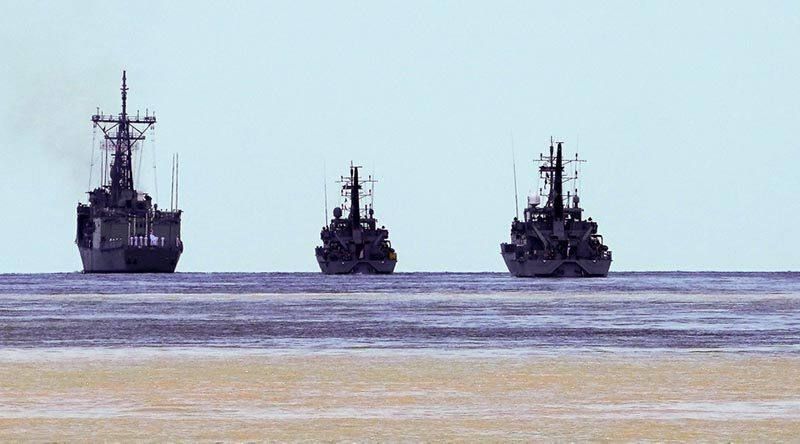 HMAS Darwin departs Darwin Harbour for the final time, in formation with HMA Ships Broome and Bathurst. Photo by WO2 Chris Houghton.