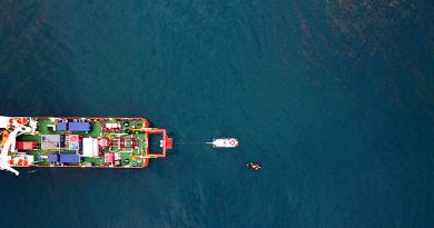 MV Stoker despatches a submarine rescue vessel during Exercise Black Carillon 2017.