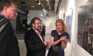 Senator Derryn Hinch discusses a veteran's artwork with ANVAM Head of Arts Programs Tanja Johnston and curator Bruce Copland. ANVAM photo.