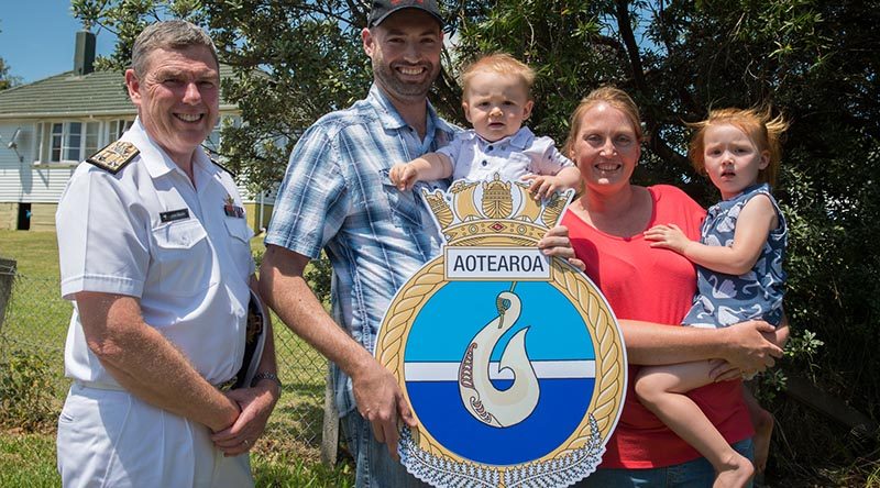Chief of Navy Rear Admiral John Martin with winning badge designer Chief Petty Officer Steven Knight, his wife Julia and children Jake and Gemma. NZDF photo.