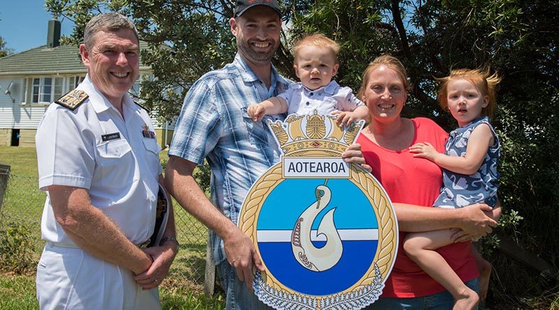 Chief of Navy Rear Admiral John Martin with winning badge designer Chief Petty Officer Steven Knight, his wife Julia and children Jake and Gemma. NZDF photo.