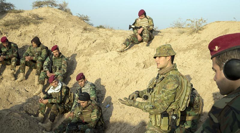 Australian Army Corporal Josh Bowman from Task Group Taji rotation six instructs Commando Company soldiers of the Iraqi Army's 61st Brigade at the Taji Military Complex, Iraq. Photo by Corporal Steve Duncan.