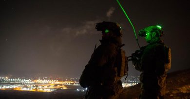 Australian Army Guardian Angels provide security for British mentors at the Afghan National Army Officer Academy during a night-ambush training activity. Photo by Warrant Officer Class 2 Neil Ruskin.