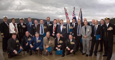 Commander Australian Fleet Rear Admiral Johnathon Mead (right) and US Consul General Linda Daetwyler with Royal Australian Navy's Clearance Diving Team 3 at HMAS Penguin. Photo by Leading Seaman Nicolas Gonzalez.