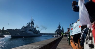 HMAS Warramunga arrives at Fleet Base East, Garden Island, Sydney, after a record-breaking deployment. Photo by Leading Seaman Kayla Jackson.