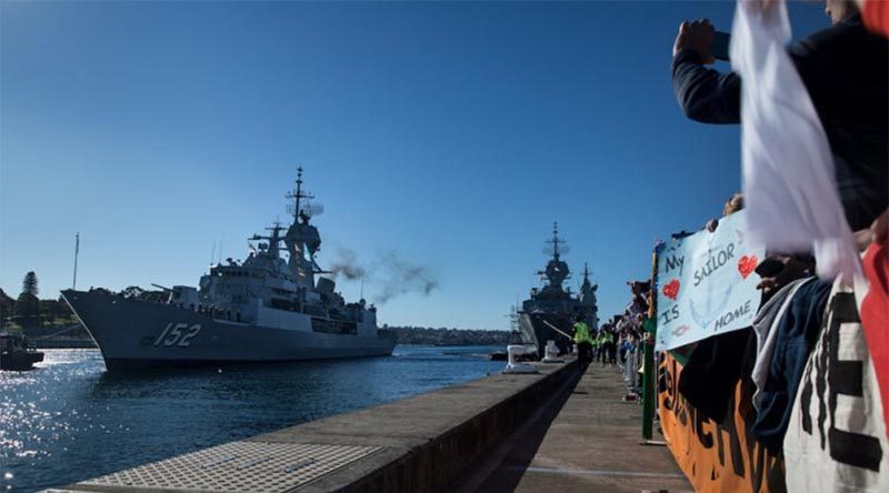 HMAS Warramunga arrives at Fleet Base East, Garden Island, Sydney, after a record-breaking deployment. Photo by Leading Seaman Kayla Jackson.