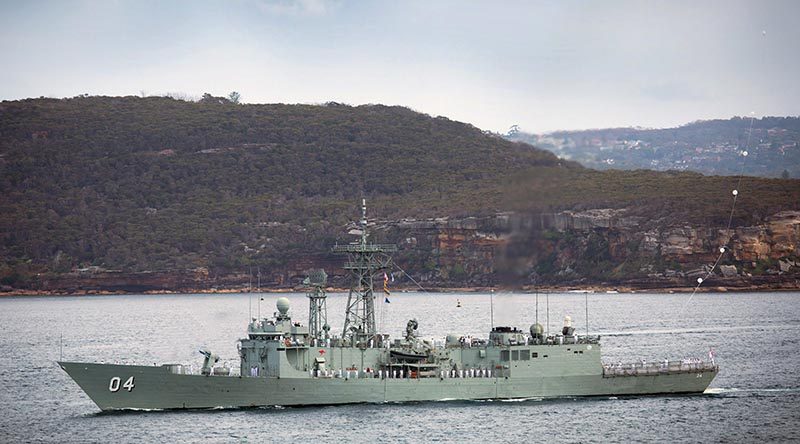 HMAS Darwin sails through Sydney Heads for the final time before decommissioning. Photo by Able Seaman Tara Byrne.