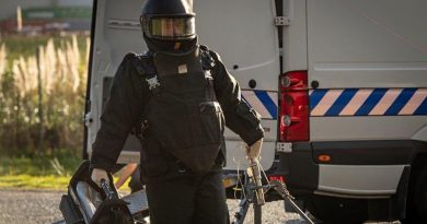 A member of New Zealand's Special Ops Command E Squadron, bomb-disposal team. NZDF photo.