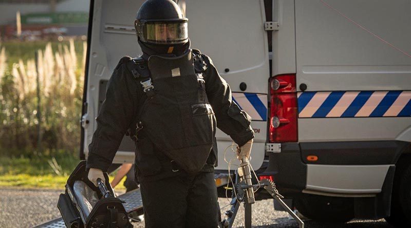 A member of New Zealand's Special Ops Command E Squadron, bomb-disposal team. NZDF photo.