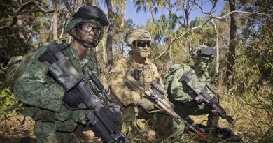 Australian soldier Lance Corporal Chris Gagliardi, 7RAR on exercise with Singapore Army soldiers in Shoalwater Bay Training Area. Photo by Corporal David Cotton.