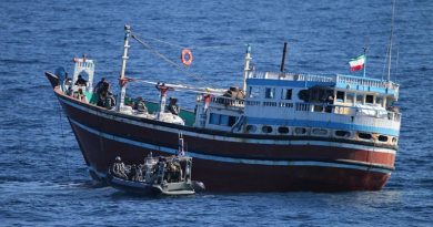 HMAS Ballarat's Boarding Party conducts a flag verification boarding on a suspicious dhow as part of Operation Manitou. Photo by Leading Seaman Bradley Darvill.