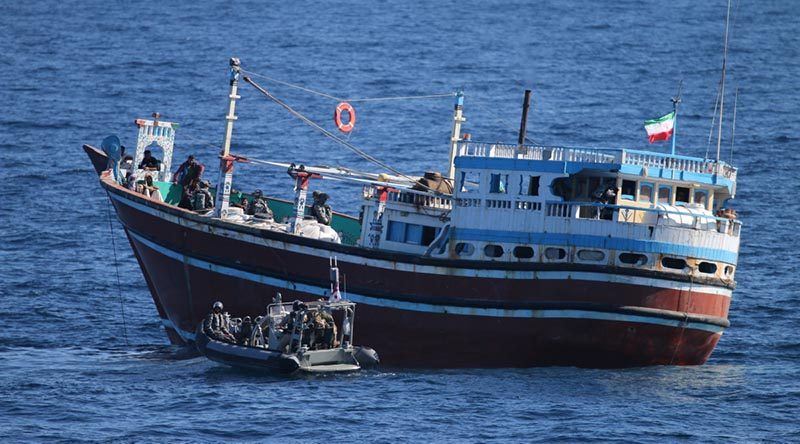 HMAS Ballarat's Boarding Party conducts a flag verification boarding on a suspicious dhow as part of Operation Manitou. Photo by Leading Seaman Bradley Darvill.