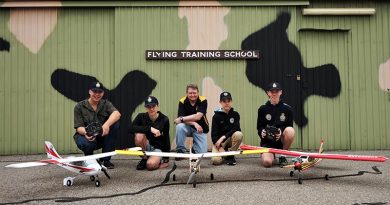 LCDT Connor Bonham (608 Squadron, Gawler), LCDT Adomas Neocleous (609 Squadron, Warradale), Sergeant (AAFC) Shayne O’Hara (608 Squadron and 906 Aviation Training Squadron), LCDT Tristan Hahn (605 Squadron, Seaford) and CCPL Timothy Cox (608 Squadron), with aircraft (left to right) Apprentice-S SAFE high wing trainer, Hangar 9 ‘Alpha’ 40-size high wing trainer, and Seagull ‘Boomerang’ TF4050 40-size high wing trainer. Photo by Flying Officer (AAFC) Paul Rosenzweig.