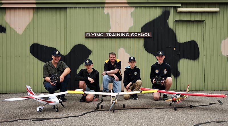 LCDT Connor Bonham (608 Squadron, Gawler), LCDT Adomas Neocleous (609 Squadron, Warradale), Sergeant (AAFC) Shayne O’Hara (608 Squadron and 906 Aviation Training Squadron), LCDT Tristan Hahn (605 Squadron, Seaford) and CCPL Timothy Cox (608 Squadron), with aircraft (left to right) Apprentice-S SAFE high wing trainer, Hangar 9 ‘Alpha’ 40-size high wing trainer, and Seagull ‘Boomerang’ TF4050 40-size high wing trainer. Photo by Flying Officer (AAFC) Paul Rosenzweig.