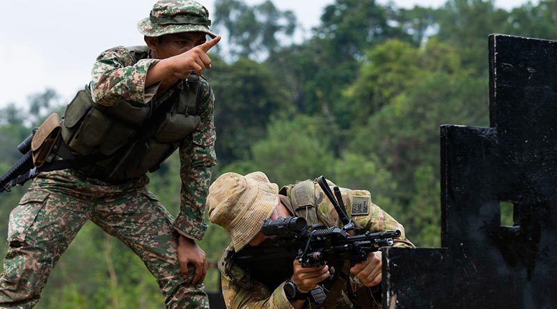 Australian Army officer Liuetenant Duncan Yates from 3rd Battalion, Royal Australian Regiment, is coached through an urban shooting course by Malaysian Armed Forces soldier Sergeant Azmir Azman during a joint live-fire exercise at Terendak Barracks, Malaysia, during Indo-Pacific Endeavour 2019. Photo by Able Seaman Kieren Whiteley.