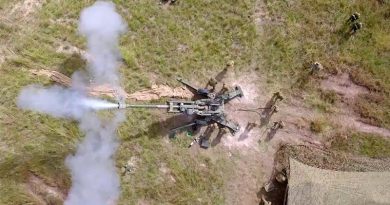 Japanese and Australian soldiers fire artillery in Shoalwater Bay Training Area. Photo by Corporal Tristan Kennedy.