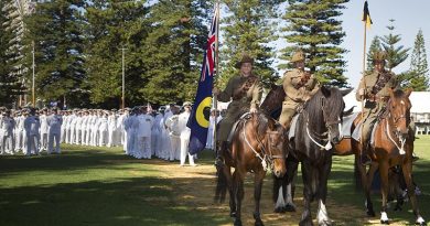 Members of the 10th Light Horse Re-Enactment Group on ANZAC Day 2017 in Esplanade, WA. Photo by Chief Petty Officer Damian Pawlenko.